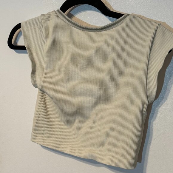 Urban Outfitters Go For Gold Seamless Cropped Top - Picture 3 of 4